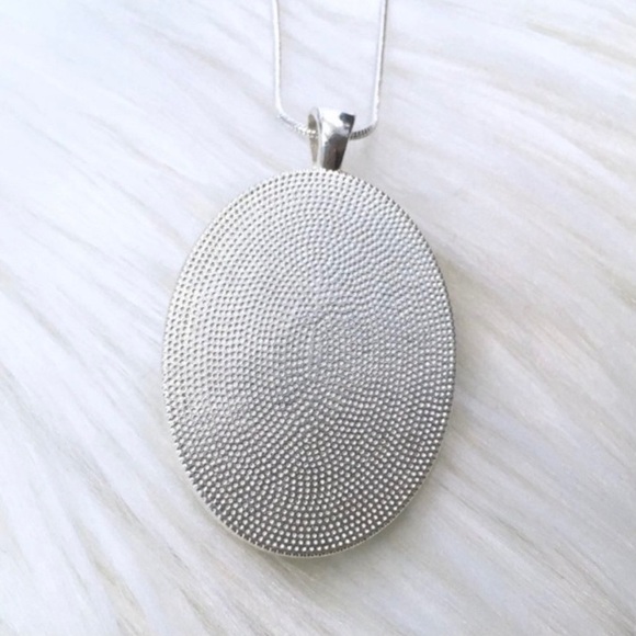 Handmade Unicorn Cameo Pendant 3D Necklace Green & White 925 Stamped Silver - Picture 6 of 7